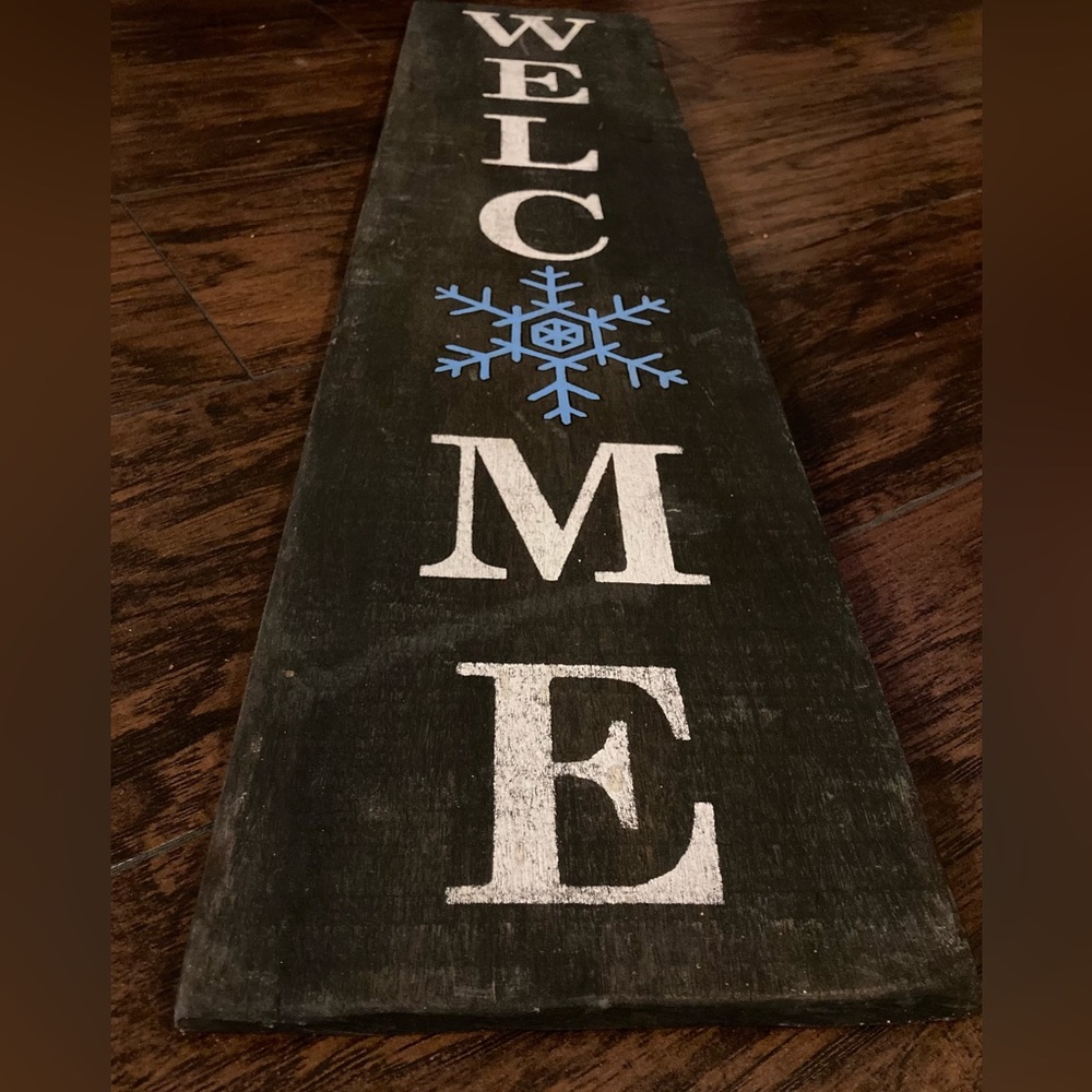Snowflake Welcome Sign - Picture 5 of 10
